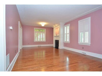 Living Room. Hardwood Flooring