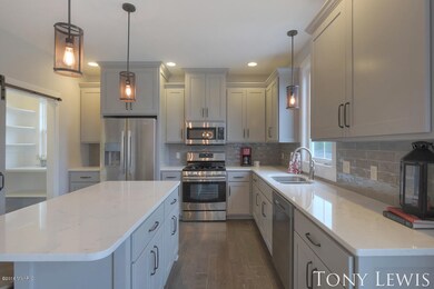 Kitchen with quartz