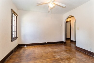 300 S Commonwealth Ave, Aurora, IL 60506 - photo 3