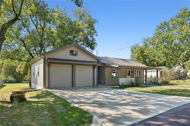 409 S Jefferson St, Spring Hill, KS 66083 - photo 2