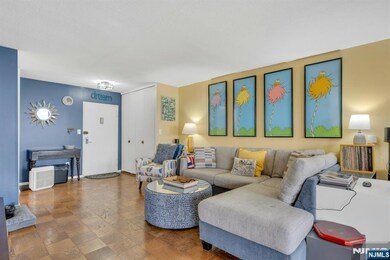 The Regency unit 17D, Fort Lee, NJ 07024 - photo 3