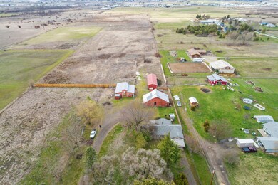 5621 Mcloughlin Dr, Central Point, OR 97502 - photo 7