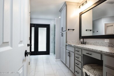 Owner's suite bath