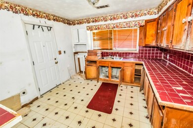 10918 Maple Leaf St, Houston, TX 77016 - photo 3