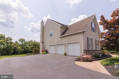 1144 Wendler Cir, Pottstown, PA 19465 - photo 3