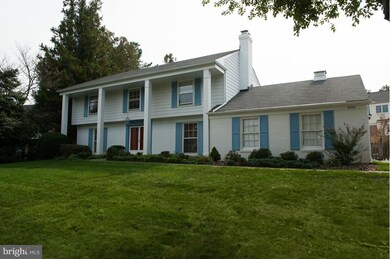 9208 Paddock Ln, Potomac, MD 20854 - photo 2