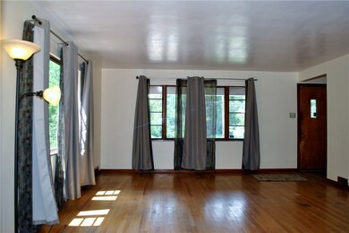 Living room: so light and bright with large window