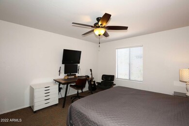 LARGE MASTER BEDROOM