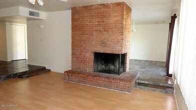 214 E Ellis Dr, Tempe, AZ 85282 - photo 4