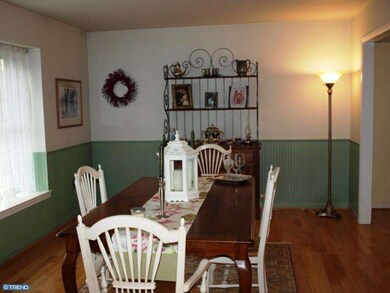 272 Maple Point Dr, Langhorne, PA 19047 - photo 3