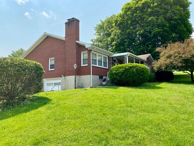 157 Walker St unit St, Ronceverte, WV 24970 - photo 2