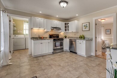 2 Melvin St unit 1, Wakefield, MA 01880 - photo 4