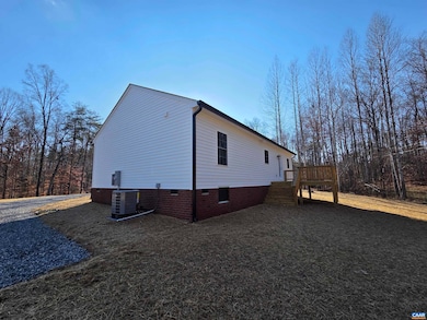 115 Busbees Point Rd, Bumpass, VA 23024 - photo 4