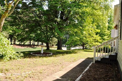 902 E Broad St, Statesville, NC 28677 - photo 2