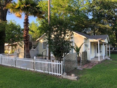 111 S Magnolia St, Tomball, TX 77375 - photo 3