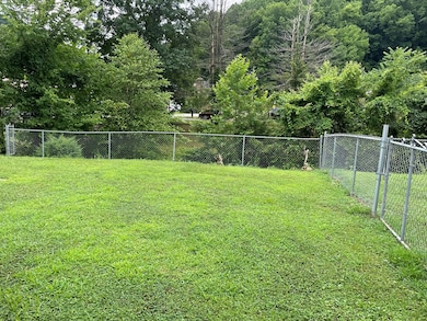 462 E Main St, Inez, KY 41224 - photo 4