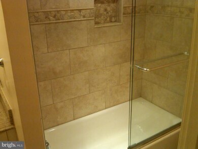 14905 Joshua Tree Rd, North Potomac, MD 20878 - photo 4