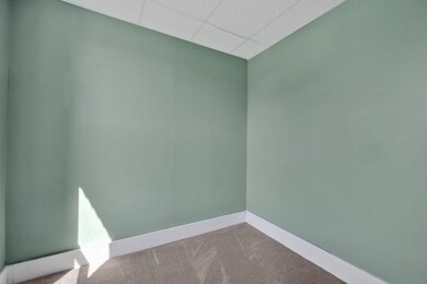 284 Maple St, Holyoke, MA 01040 - photo 4