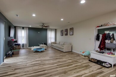 366 E Main St, Plainville, IL 62365 - photo 6