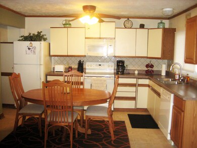 Kitchen1.jpg