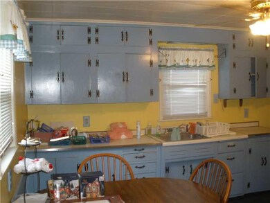 Kitchen. Eat in country kitchen.