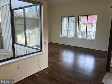 11705 Flints Grove Ln, North Potomac, MD 20878 - photo 5