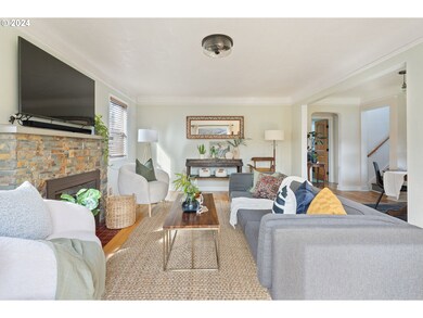 145 NE Holland St, Portland, OR 97211 - photo 6