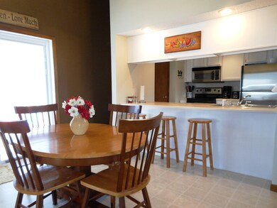 Dining & Kitchen