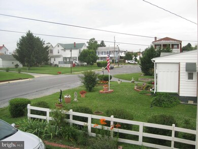 111 W 6th Ave, Ranson, WV 25438 - photo 2
