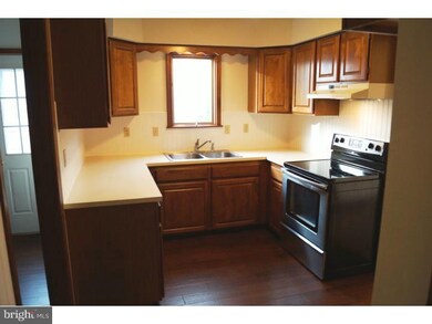 904 Pine Ct, Perkasie, PA 18944 - photo 2