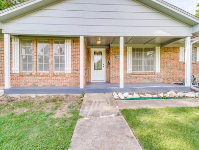 1304 E 9th St, Bonham, TX 75418 - photo 2