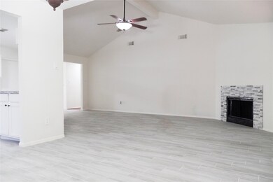 9406 Tree Bridge St, Houston, TX 77075 - photo 5