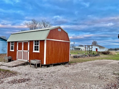 409 N Parkview St, Coffeyville, KS 67337 - photo 2