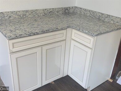 1006 N 6th Ave E, Newton, IA 50208 - photo 5