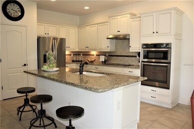 Kitchen, Sink in Center Isle