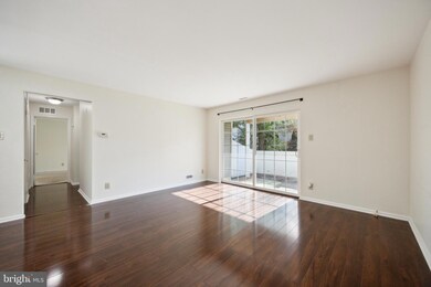 4305 Fenwick Ln, Mount Laurel, NJ 08054 - photo 2