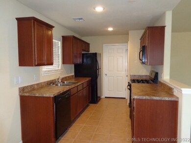 2704 N 20th St, Broken Arrow, OK 74012 - photo 3