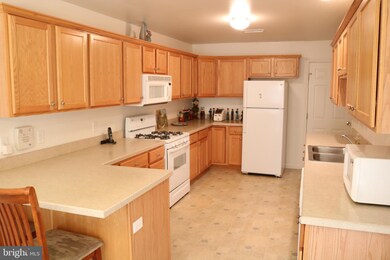 162 W Harmony Dr, Pottstown, PA 19464 - photo 3
