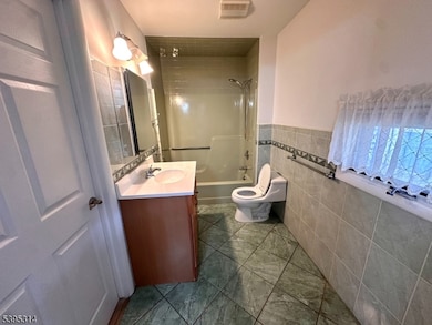 226 S 16th Ave, Manville, NJ 08835 - photo 5