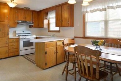 2 Woodlawn Ave, Peabody, MA 01960 - photo 7