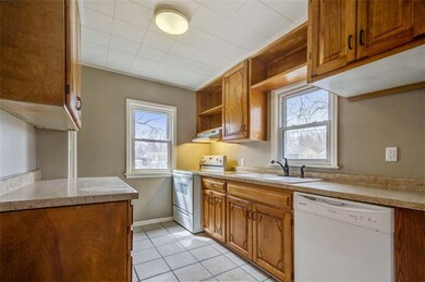 3947 40th St, Des Moines, IA 50310 - photo 4