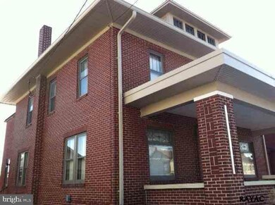 325 E King St, Littlestown, PA 17340 - photo 2