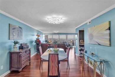 Large dining are also has a great look at the beau