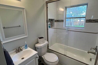 233 Bedford Ct E, Bedford, TX 76022 - photo 5