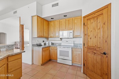 Kitchen w/ Walk-in Pantry