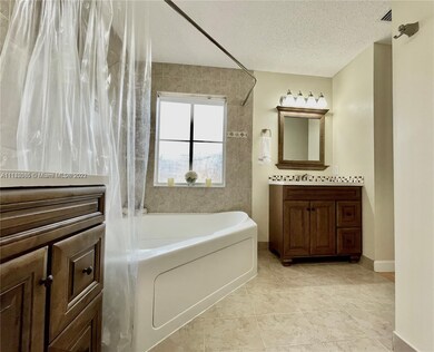 202 W Forest Oak Cir, Davie, FL 33325 - photo 3