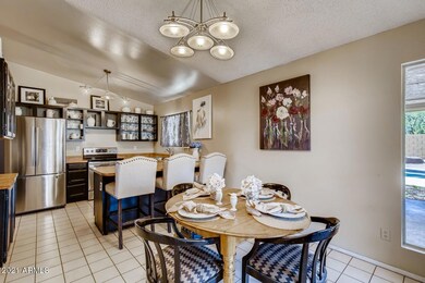Eat-In Kitchen