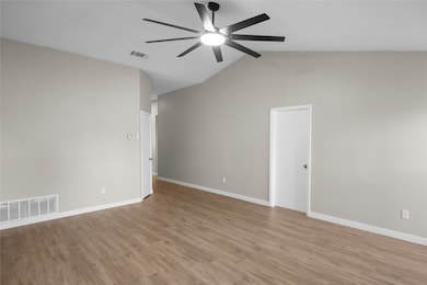 5711 Congressional Dr, Arlington, TX 76018 - photo 4