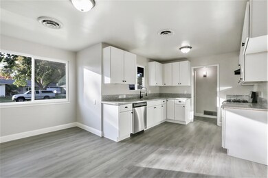 3402 4th Kitchen 3