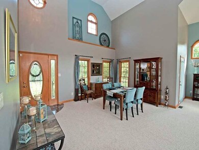 Entry/Foyer.